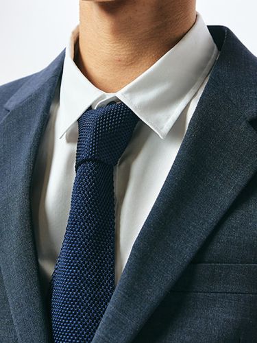 Slim Square Knit Tie_Black - EZIO - Modalova