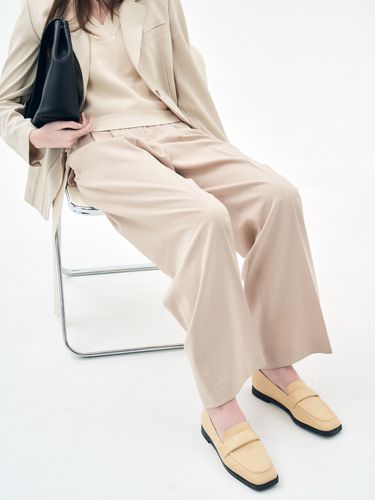 Classic Square Loafer_Butter - ROH SEOUL - Modalova