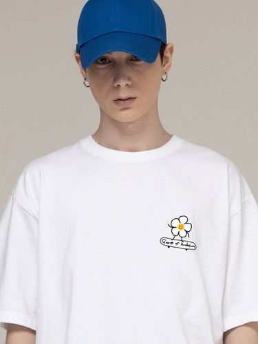 Flower Board Half Sleeve T-Shirt_White - GRAVER - Modalova