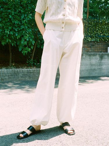 Cotton Walk Pants (Off White) - FACADE PATTERN - Modalova