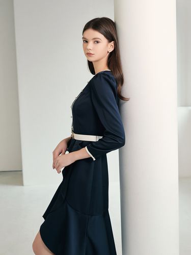 ELLA Belted Ruffle Dress (Navy) - S BLANC - Modalova