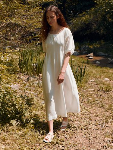 Pintuck Detailed Puff Sleeved Midi Dress_White - RE RHEE - Modalova