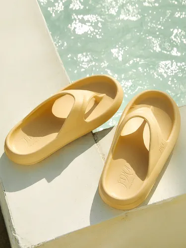 Brise Flip Flops_ Sand Beige - j.daul - Modalova