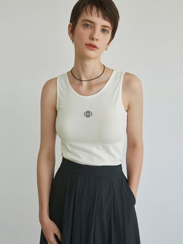 Symbol Basic Sleeveless Top - White - NICK&NICOLE - Modalova