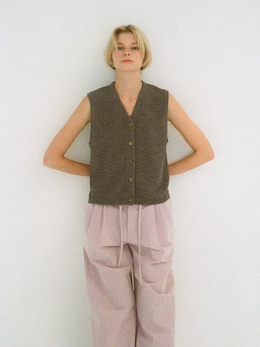 Texture Knit Vest (Cool Grey) - FACADE PATTERN - Modalova