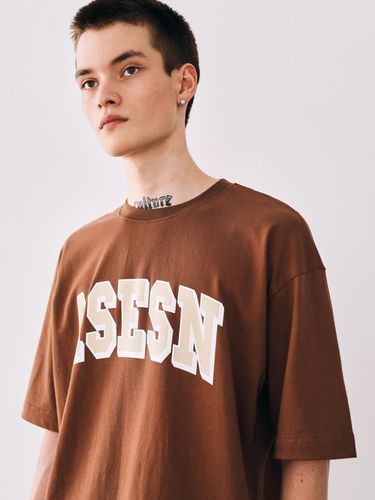 Arch Logo Half Sleeve T-shirt Brown - ESN - Modalova