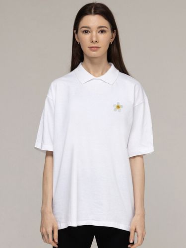 Flower Embroidery Collar T-Shirt_White - GRAVER - Modalova