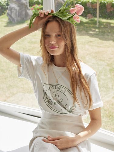 Cosmos Wreath T-shirt - Off White - NONLOCAL - Modalova