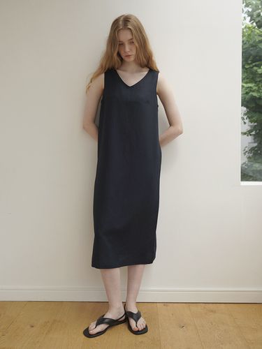 Zena Sleeveless Long Dress (Navy) - LEIE - Modalova