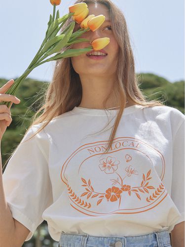 Peony Wreath T-shirt - Off White - NONLOCAL - Modalova