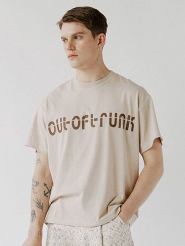 Mutt Character Tee Beige - OUT OF TRUNK - Modalova