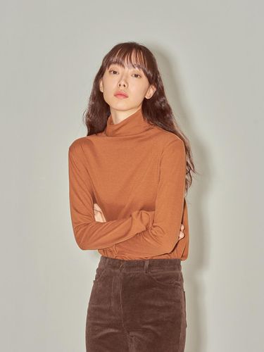 Basic Turtleneck - URAGO - Modalova