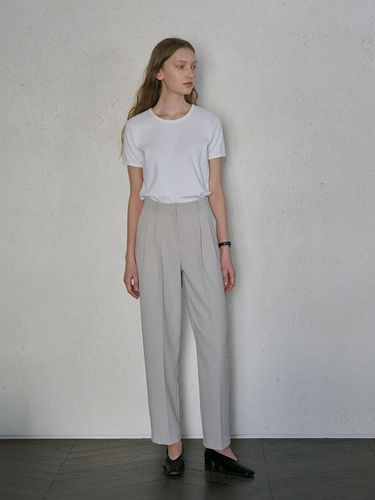 Clean Two-tuck Pants - URAGO - Modalova