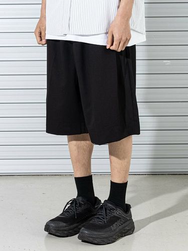 Wool Blended Wide Tuck Shorts_Black - MASSNOUN - Modalova