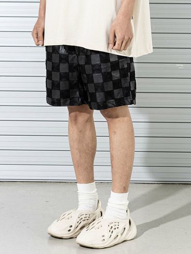 Checkerboard Double Stitch Leather Shorts_Black - MASSNOUN - Modalova