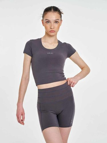 Low Scoop Crop Tee_ Gray - INJIACTIVE - Modalova