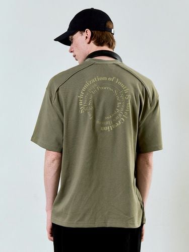 Circle Lettering T-Shirt Khaki - SYNC - Modalova