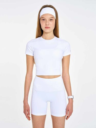 Classic Crew Neck Crop Tee_ White - INJIACTIVE - Modalova