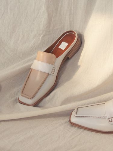 Mellow Square Loafer_Beige - COAGMENT - Modalova