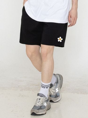 Flower Dot Logo Smile Half Sweatpants _ Black - GRAVER - Modalova