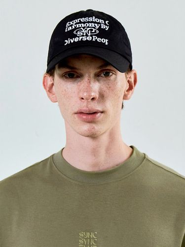 Cut-Off Lettering Cap Black - SYNC - Modalova