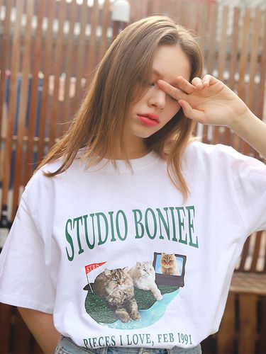 Cat Graphic Loose T-Shirt (White) - BONIEE - Modalova