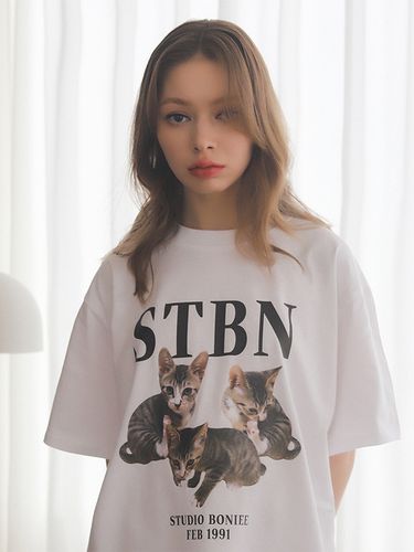 Kitten Collage Loose Graphic T-Shirt () - BONIEE - Modalova