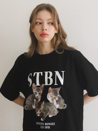 Kitten Collage Loose Graphic T-Shirt () - BONIEE - Modalova