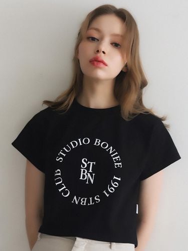 Cropped Circle Graphic T-Shirt () - BONIEE - Modalova