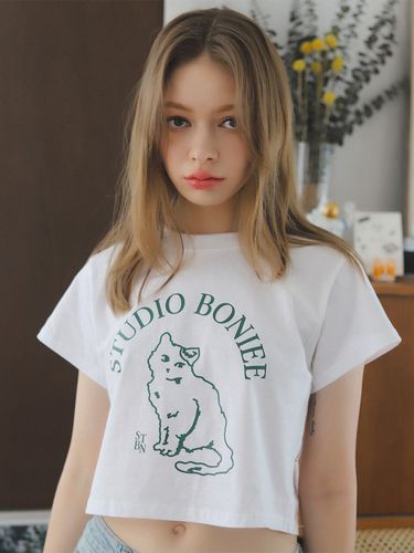 Cropped Cat Symbol T-Shirt (White) - BONIEE - Modalova