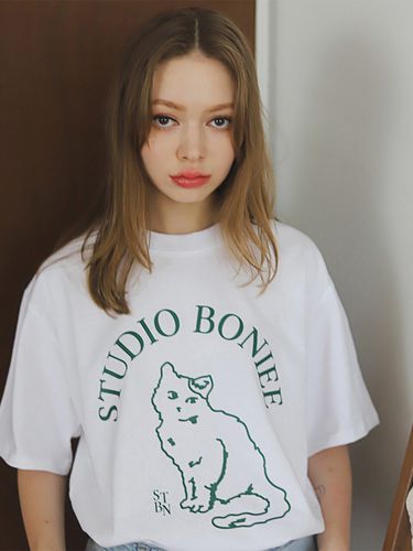 Cat Symbol Graphic Loose T-Shirt () - BONIEE - Modalova