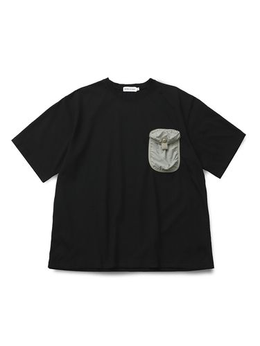 Utility Pocket T-Shirt (Black) - NORD STUDIO - Modalova