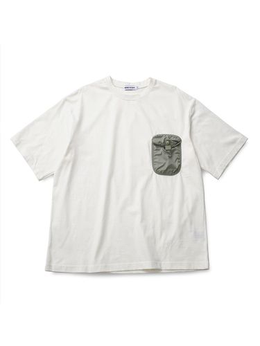 Utility Pocket T-Shirt (Off White) - NORD STUDIO - Modalova