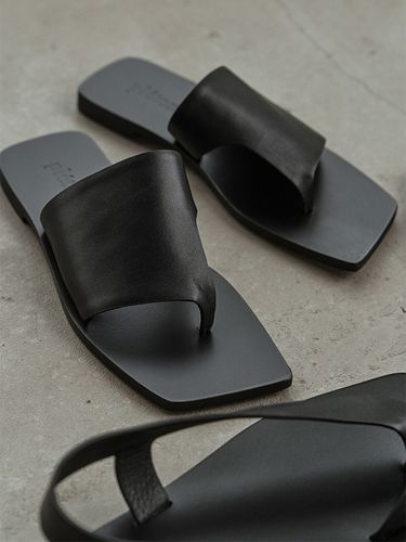 Salo Cutout Slides _ Black - pieton - Modalova