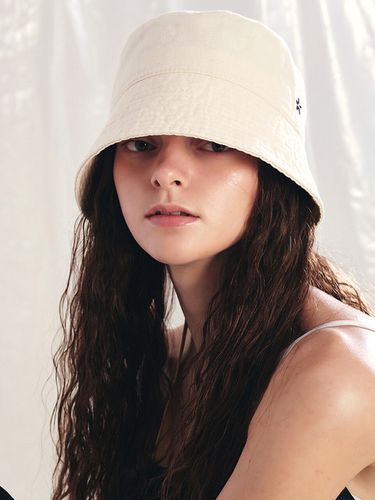 Cloud Beige Bucket Hat - ELKE BLOEM - Modalova