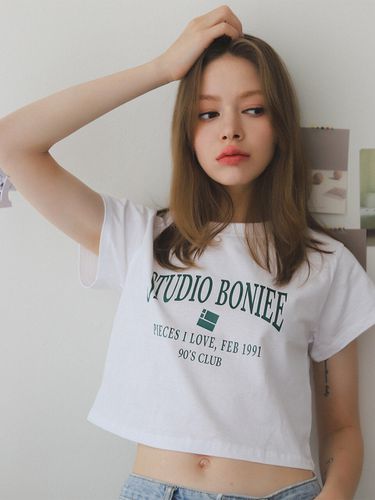 Cropped Arch Retro Graphic T-Shirt () - BONIEE - Modalova