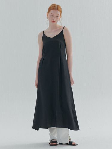 Basic Pin-tuck Sleeveless Dress_Black - camino - Modalova