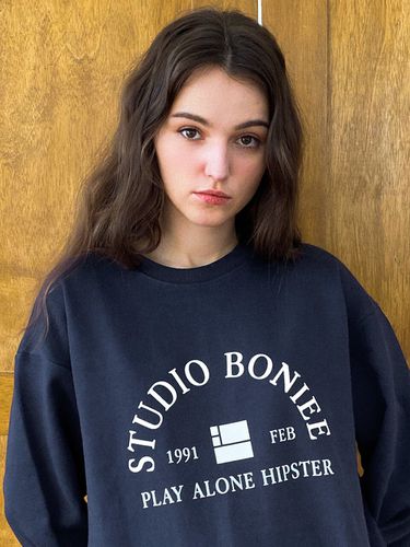 Retro Club Oversized Sweatshirt () - BONIEE - Modalova