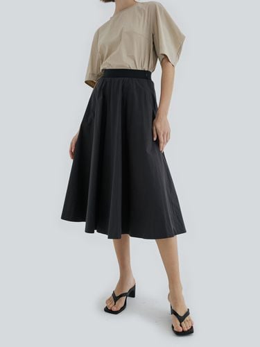 Wide Flare Pants (Dark Gray) - ENOUGH TIME - Modalova