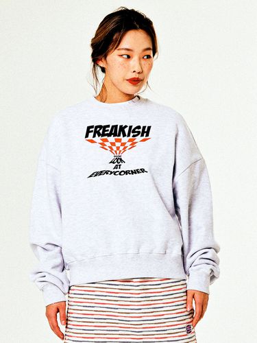 Hourglass Crop Sweatshirt - FREAKISH BUILDING - Modalova