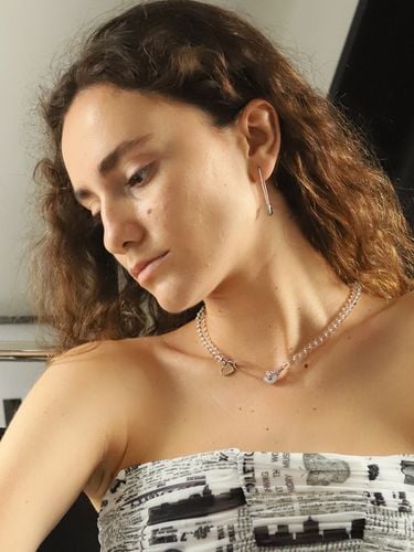 Safety pin quartz necklace_Silver - August Harmony - Modalova