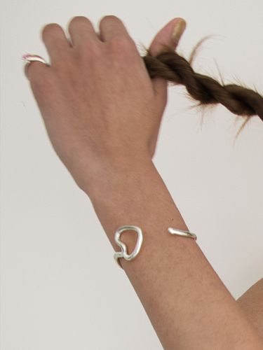 Cupid Arrow Cuff Bracelet - Silver - nuavo - Modalova