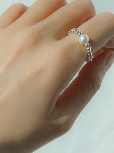 Freshwater Pearl Silver Ball Ring - POSTLUDE - Modalova