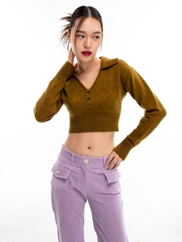 V-neck Collar Crop Knit_ Khaki Beige - capricieux - Modalova