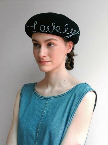 Lettering Beret Hat - Black - THELAMA - Modalova