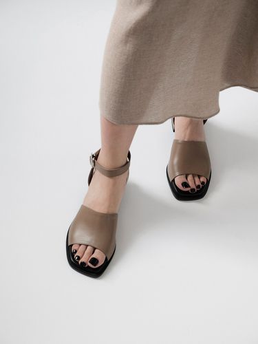 Mago Sandals / Beige - rareness - Modalova