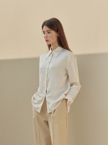 Harper Glossy Collar Blouse - a.riff - Modalova