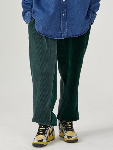 Corduroy Jogger Pants_Green - CARGOBROS - Modalova