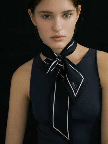 Long Twilly Silk Scarf - Black - AVVINA PELLE - Modalova