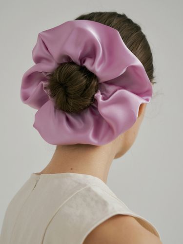 Silk Scrunchie (L) - Lavender - AVVINA PELLE - Modalova